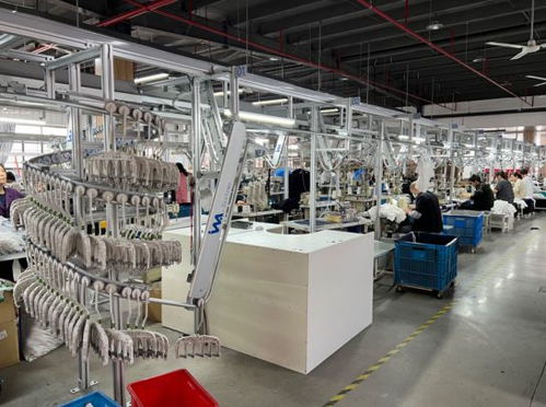 軍大衣內卷,卷到氣質上